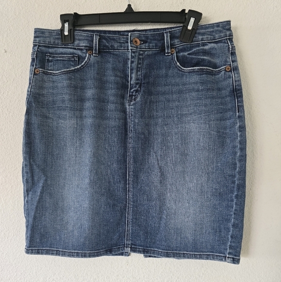 Lands End Denim Skirt Size 10 Blue Knee Length Medium Wash Stretch Pockets - Picture 2 of 9